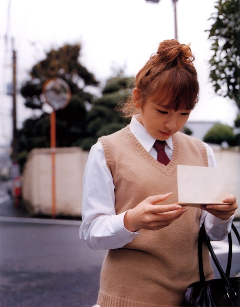 日本女星加护亚依迎来29岁生日