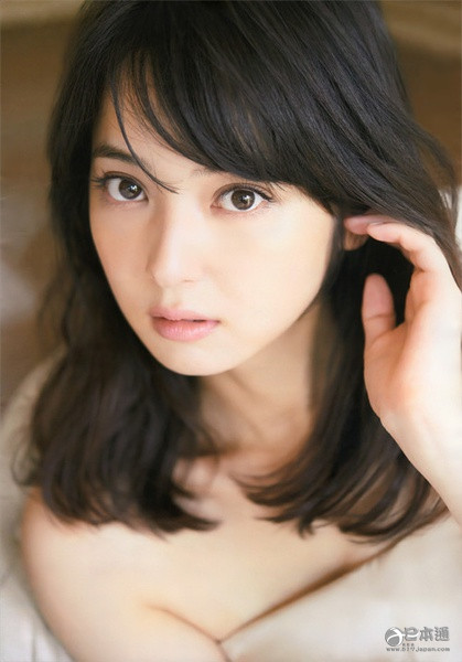 日本人气女星佐佐木希迎来29岁生日