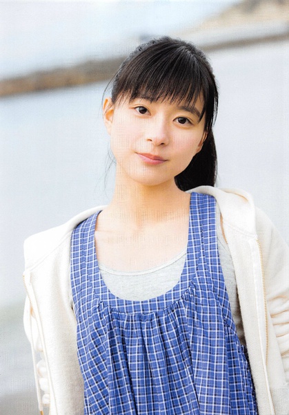 日本女演员芳根京子迎来20岁生日