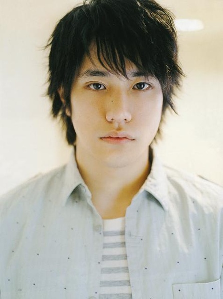 日本男演员松山研一迎来32岁生日