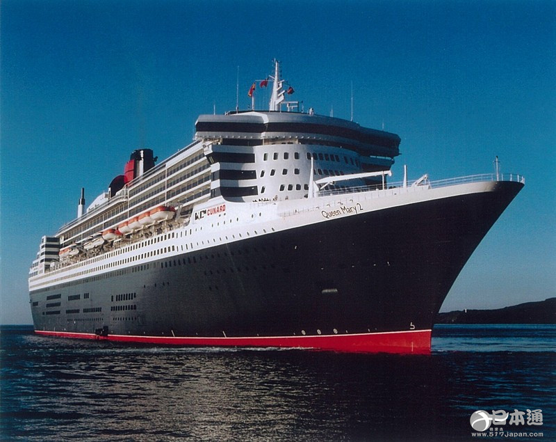 顶级豪华游轮女王号时隔五年停靠长崎港码头