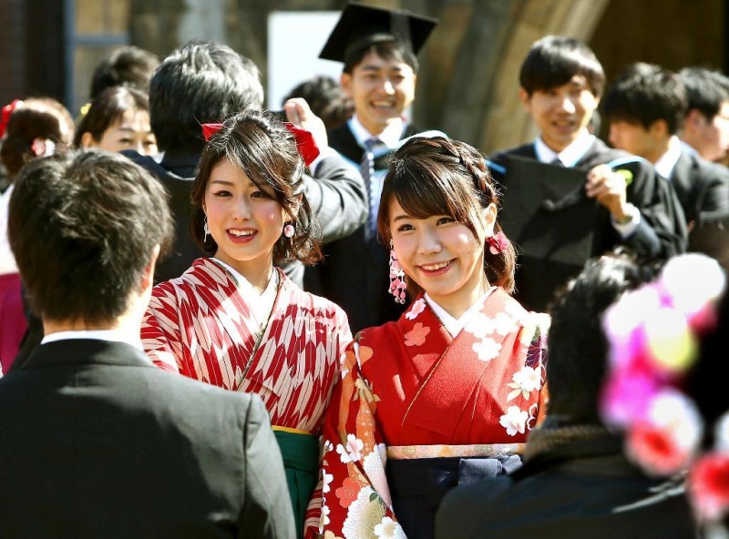 京都大学VS东京大学！不同画风的毕业典礼，你更喜欢那个？