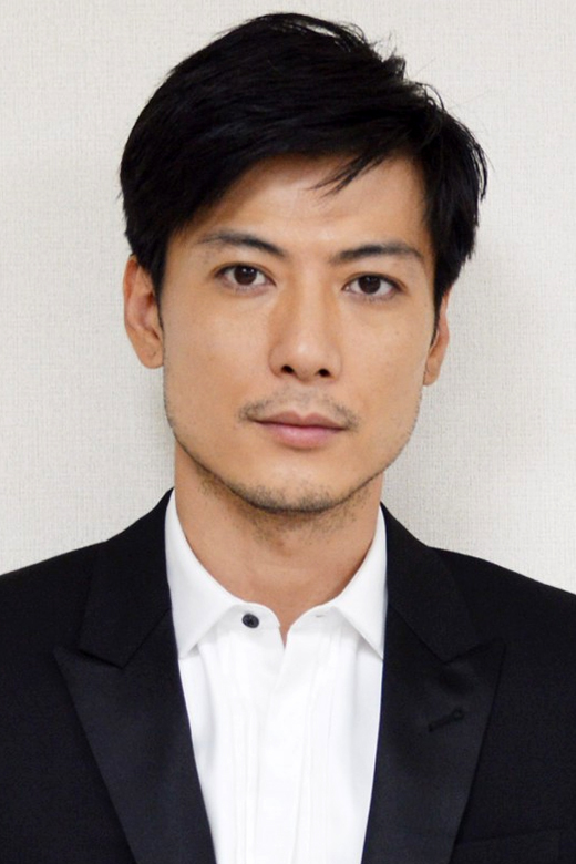 日本男演员玉山铁二迎来37岁生日