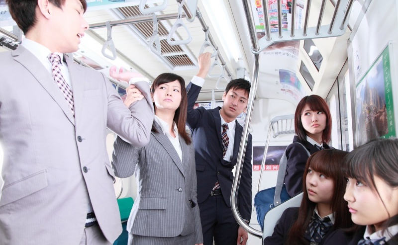 日本的电车上真有那么多痴汉吗？