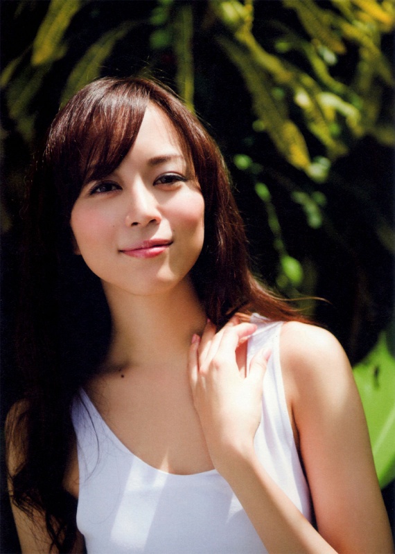 日本人气女演员比嘉爱未迎来31岁生日