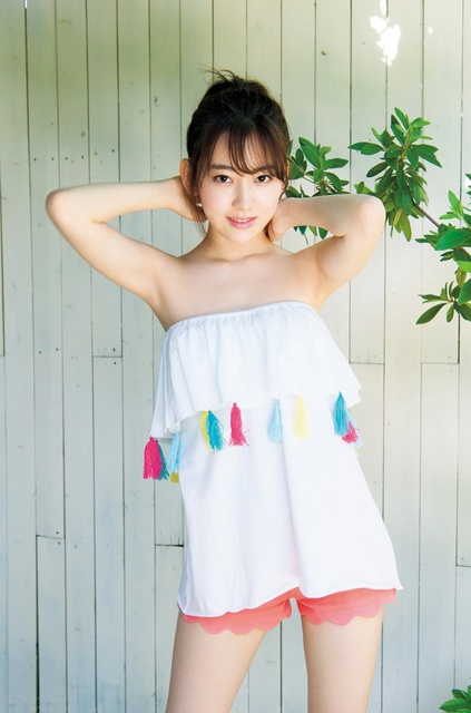 HKT48宫胁咲良的清凉夏装形象登上杂志封面