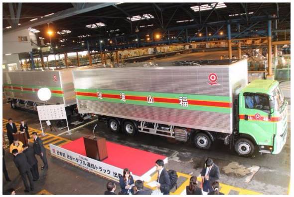 日本开展25米长卡车上路实验 有望解决人手不足问题