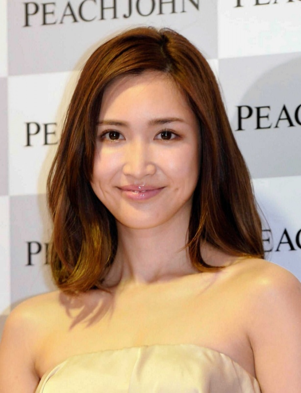 纱荣子童年时尚写真引粉丝盛赞人生赢家气质十足