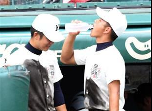 为防止中暑 日本夏之甲子园首次设置运动员饮水时间