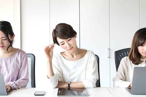 日本8成的工作女性对工作感到有压力