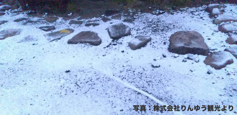 日本北海道大雪山系黑岳下起初雪