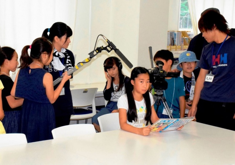 日本川崎市举行暑期孩子体验电影制作的“孩子电影大学”