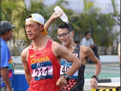 面对中国选手的冲刺 日本选手山西利和获得银牌并表示“不甘心”
