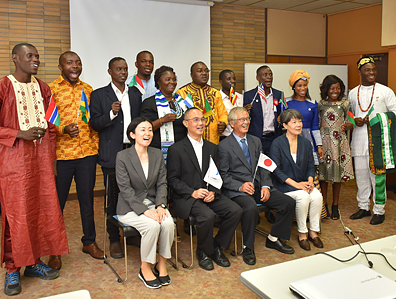 非洲青年行政官走访日本富山县学习日本农业技术