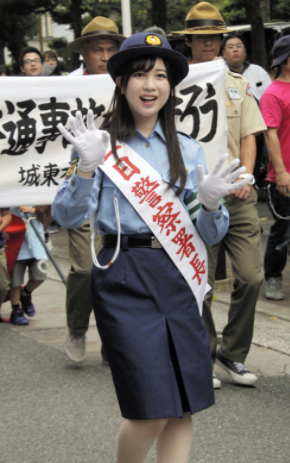 AKB48成员永野芹佳担任“一日警察署长”   呼吁市民遵守交通规则