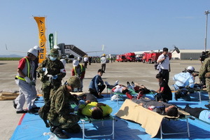 日本长崎机场330人进行客机事故演练
