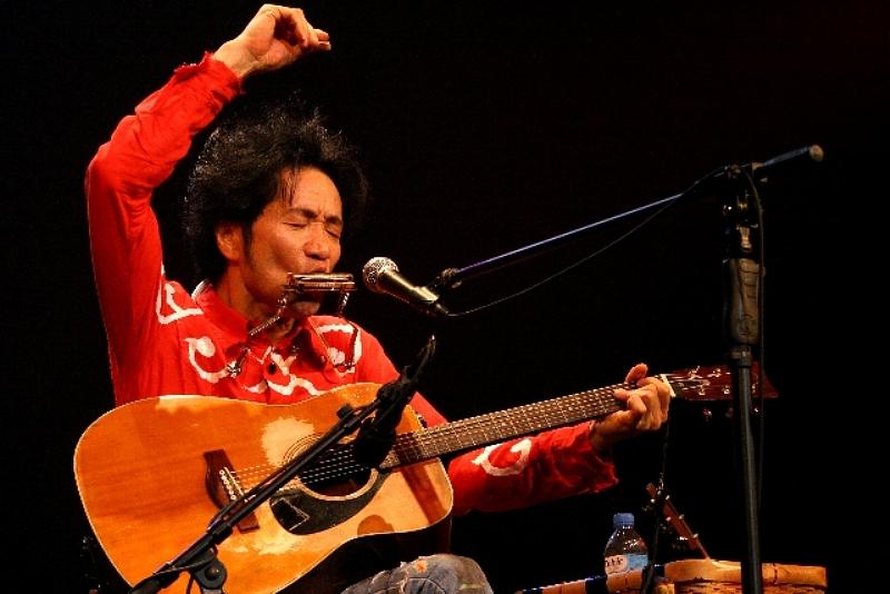 日本民俗歌手远藤贤司去世 享年70岁-日本