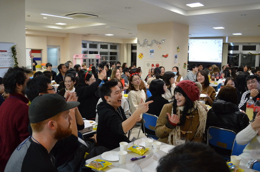 长崎外国语大学举行圣诞派对 150人参加