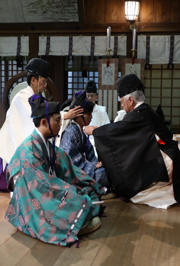 长崎新成人身着日本奈良风古朴服饰于诹访神社戴冠