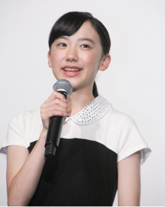 日本演员芦田爱菜担任《满腹》旁白 成为晨间剧史上最年少“旁白”