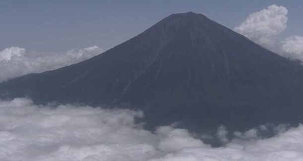 日本山梨县限制富士山等登山地区的申请