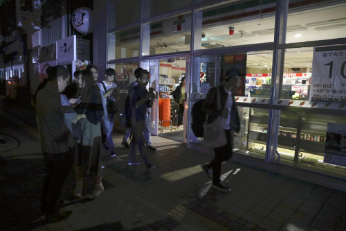 日本北海道发生强6级地震 19人下落不明