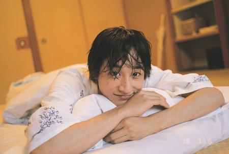日本演员小关裕太第二部写真集《小关君》开始发售