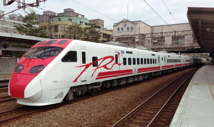 台湾列车脱轨原因曝光：日本列车设计存在安全隐患