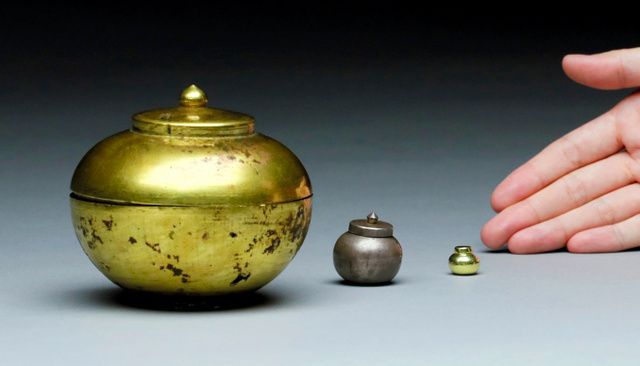 奈良当麻寺发现飞鸟时代的舍利子容器 金银铜各1件