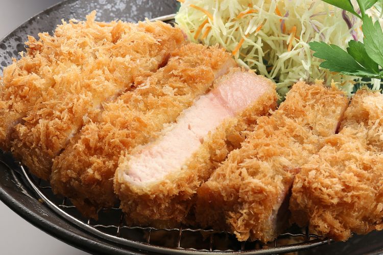 日本人吃鸡时（不是游戏的那个），吃的是什么？