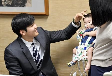 日籍棒球选手大谷翔平探望并鼓励1岁同名患有心脏病的男童