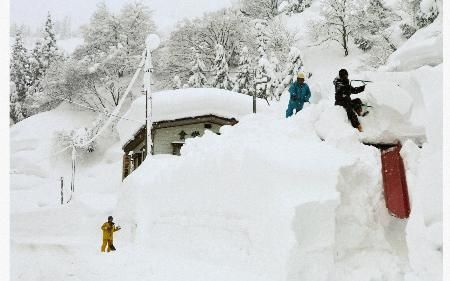  日本北海道接连发生积雪坠落事故 一名女性因除雪死亡