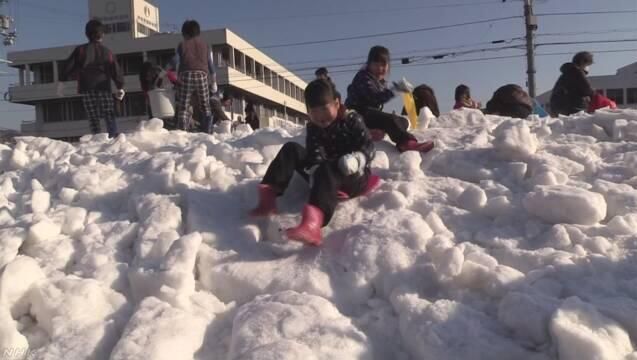 日本和歌山那智胜浦町举办“南国雪节”