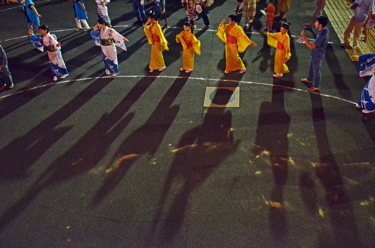 九州祭り：福冈夏日“香春盂兰盆会舞”