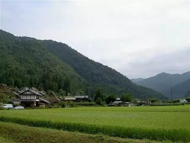 日本农村为什么美而不土?