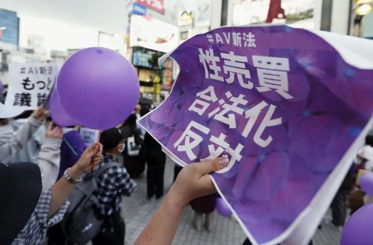 因为成人年龄下调，日本准备立法禁止AV