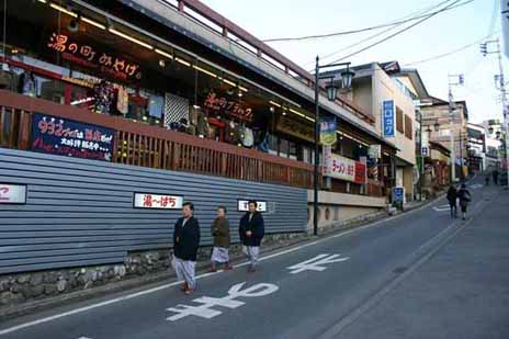 日本三大名泉之一草津温泉 自然涌出量居首