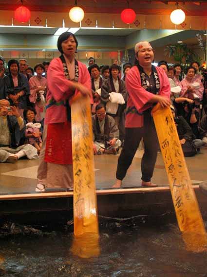 日本三大名泉之一草津温泉 自然涌出量居首