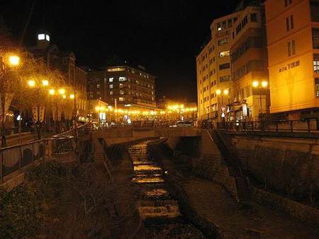 日本三大名泉之一下吕温泉   飞驒山的美人汤