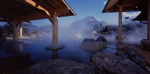 山与水的呼应  日本可观望山景的温泉