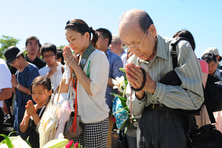 日本广岛纪念核爆65周年 美驻日大使首次出席