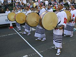 8月中旬盆节期间在日本举行的著名舞蹈“阿波舞”