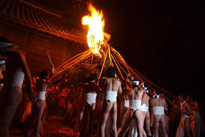 冬季夜空的大善寺玉垂宫鬼夜