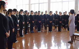 日本广岛开设礼仪培训课 有助留学生提高就业能力