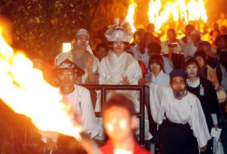 神秘的日本秋日出嫁节—“狐狸新娘”狐火祭