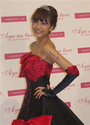 酒井彩名设计新婚纱袒露结婚三年仍然幸福 日本通 酒井彩名设计新婚纱袒露结婚三年仍然幸福 日本通
