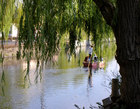 乘坐柳川游船品味江户水乡古韵