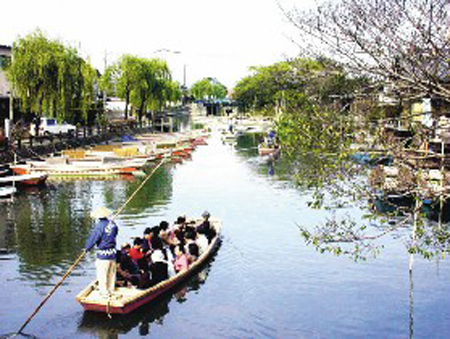 乘坐柳川游船品味江户水乡古韵