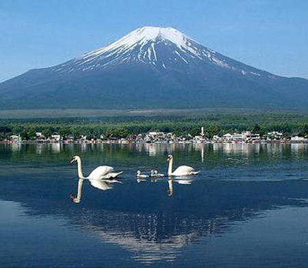 富士山山顶本季首次积雪 较往年提早6天