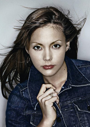 土屋安娜产后复出将赴台开金嗓 拍广告体态轻盈